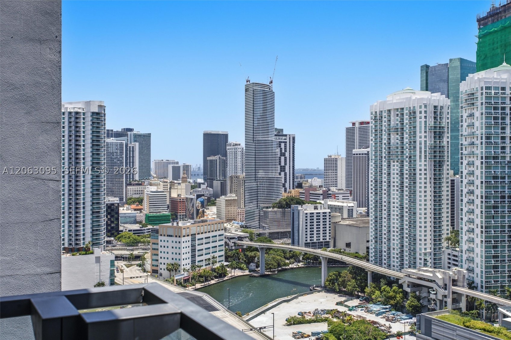 88 SW 7th St #2307, Miami FL 33130
