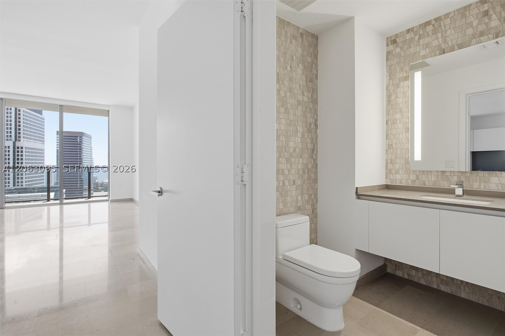 88 SW 7th St #2307, Miami FL 33130