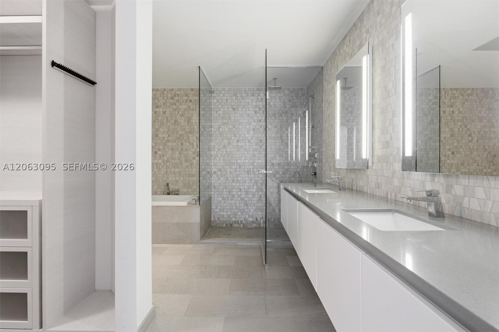 88 SW 7th St #2307, Miami FL 33130