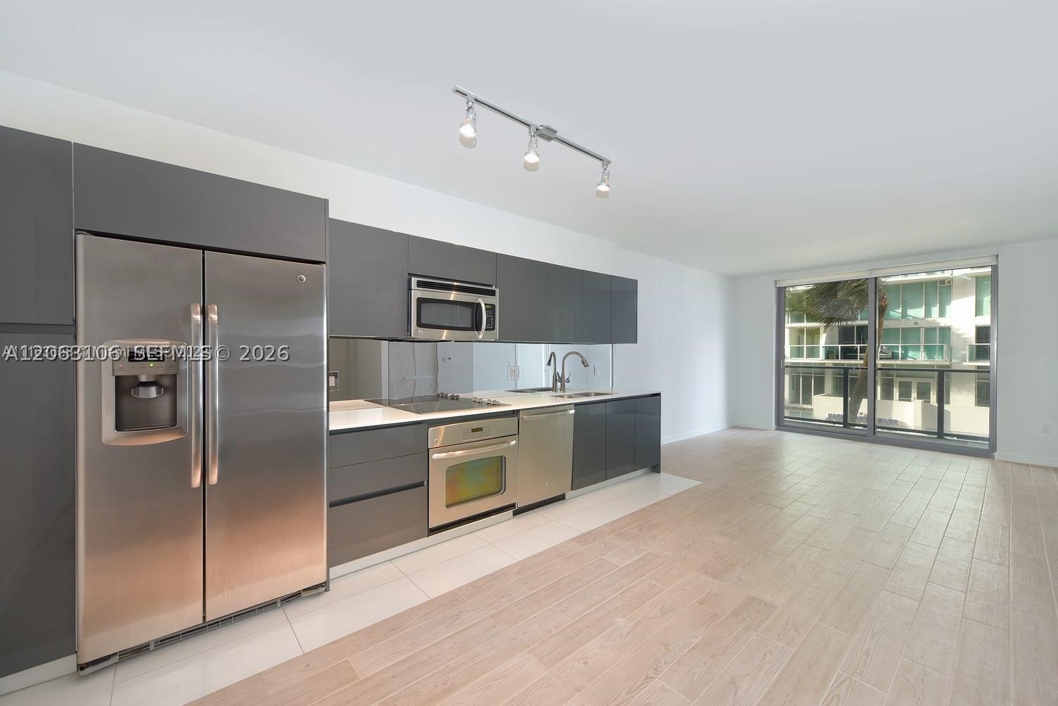 31 SE 6th St #406, Miami FL 33131