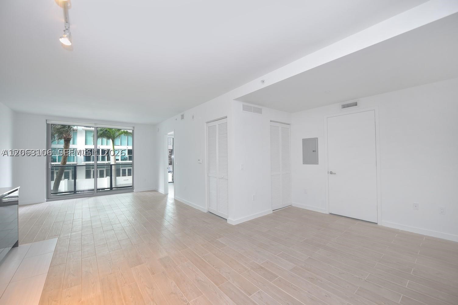 31 SE 6th St #406, Miami FL 33131
