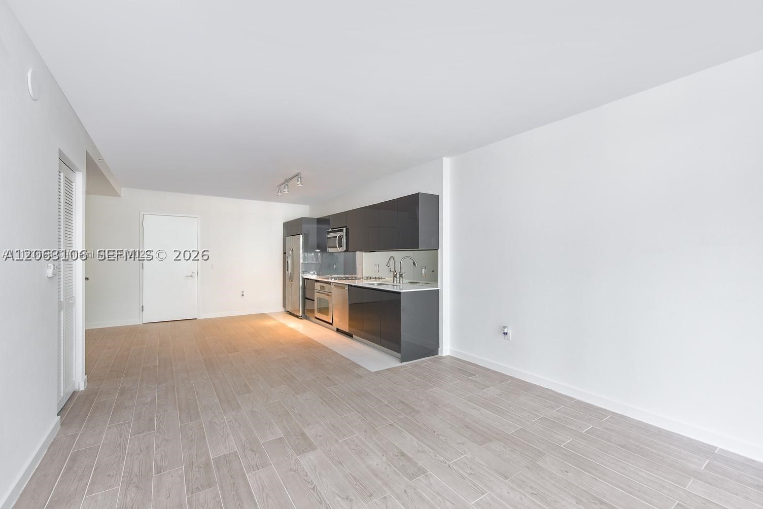31 SE 6th St #406, Miami FL 33131