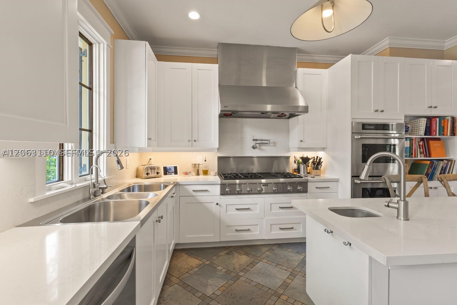 685 Harbor Ln, Key Biscayne FL 33149