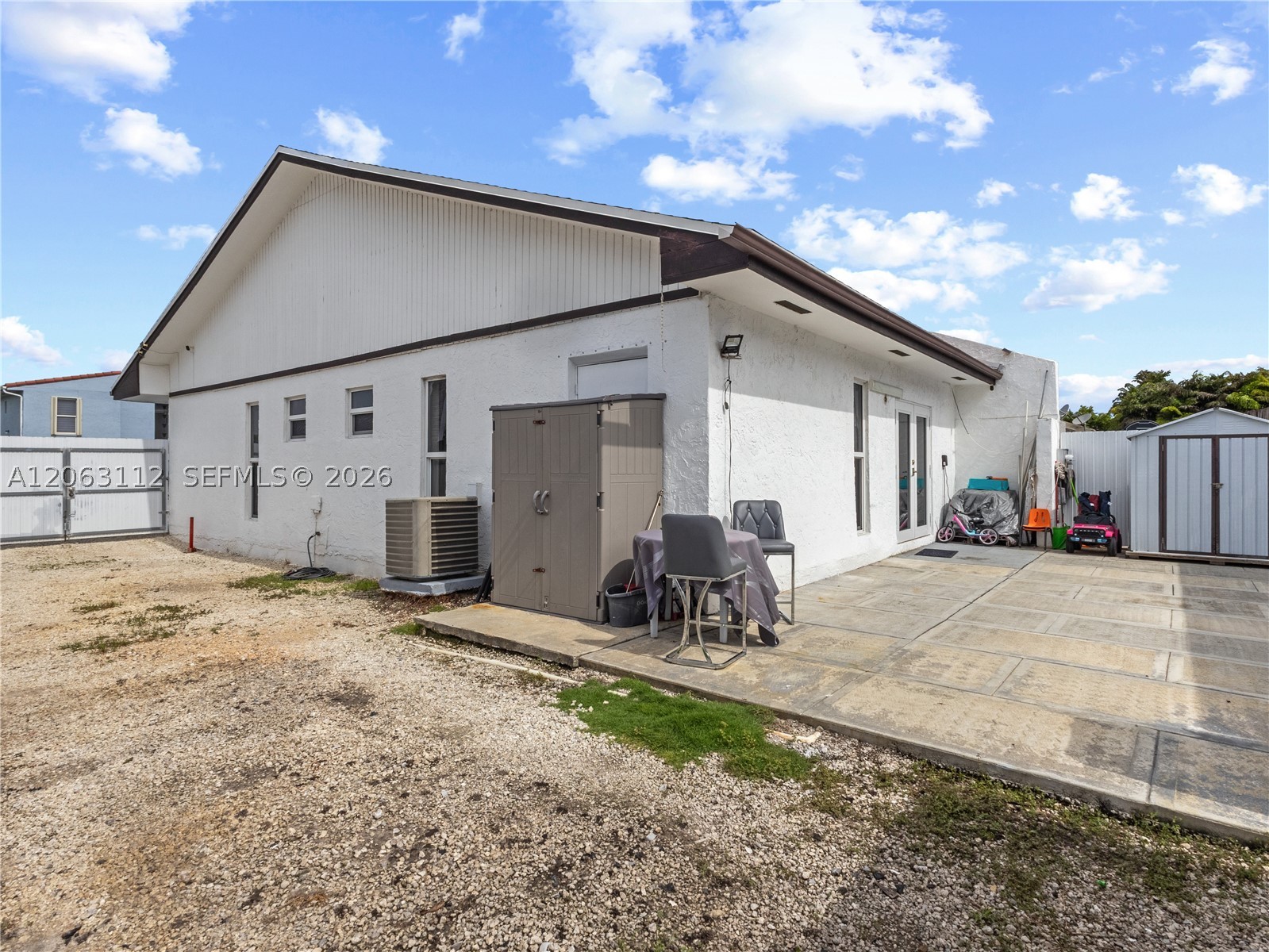165 SW 113th Ct, Sweetwater FL 33174
