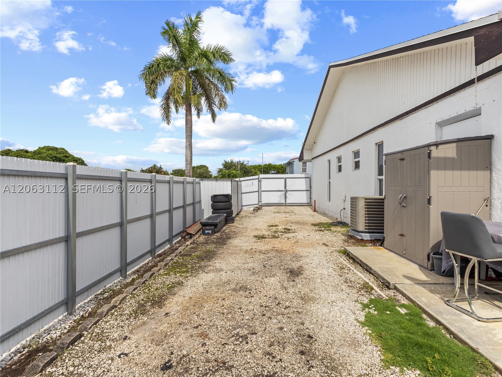 165 SW 113th Ct, Sweetwater FL 33174