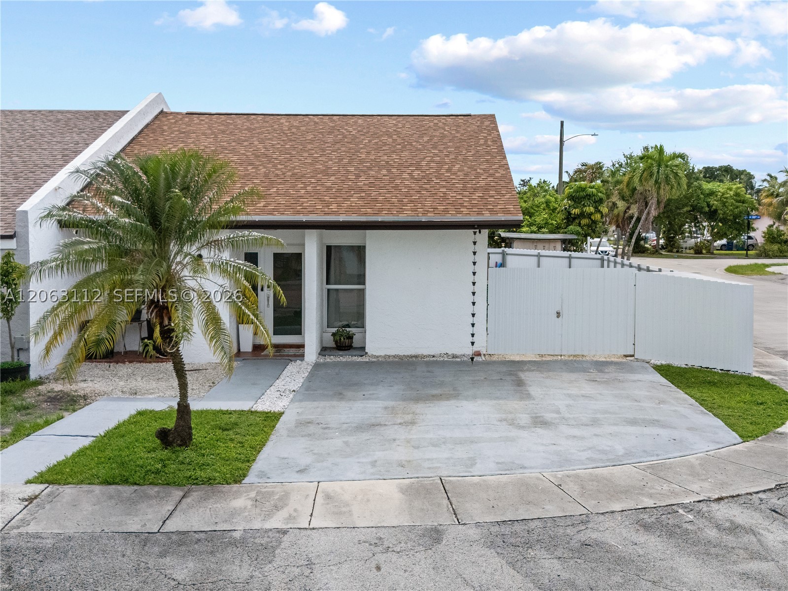165 SW 113th Ct, Sweetwater FL 33174