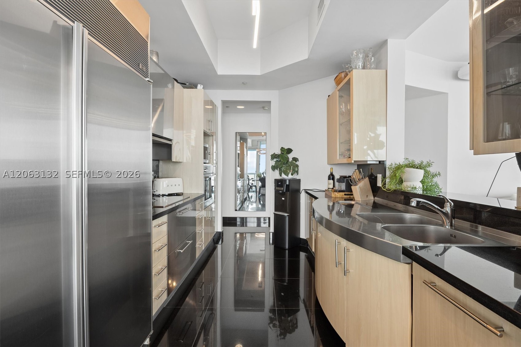 100 S Pointe Dr #3906, Miami Beach FL 33139