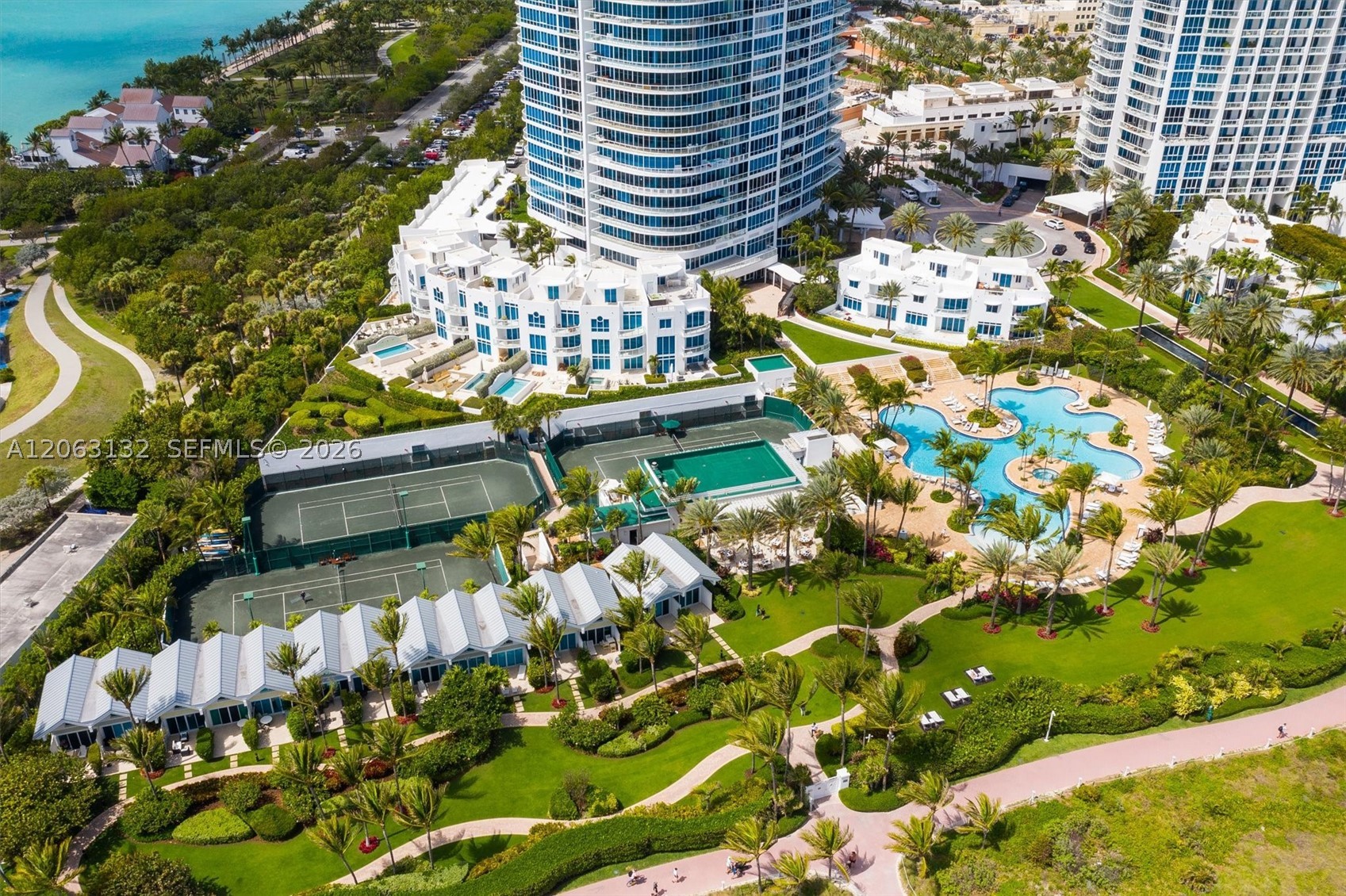 100 S Pointe Dr #3906, Miami Beach FL 33139