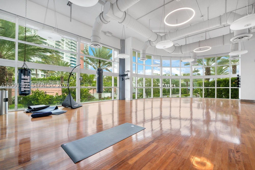 100 S Pointe Dr #3906, Miami Beach FL 33139