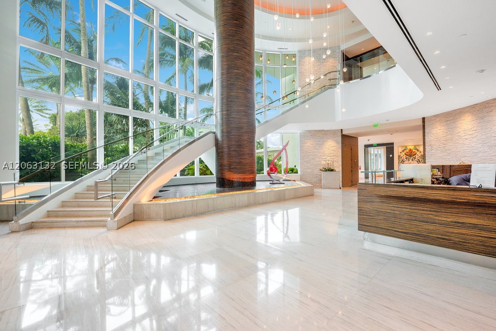 100 S Pointe Dr #3906, Miami Beach FL 33139
