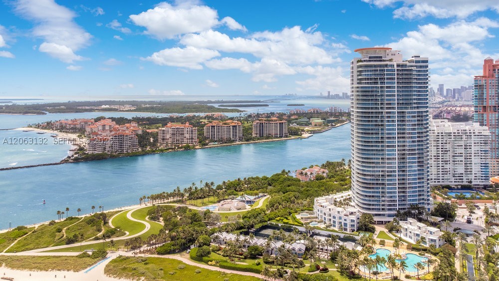 100 S Pointe Dr #3906, Miami Beach FL 33139