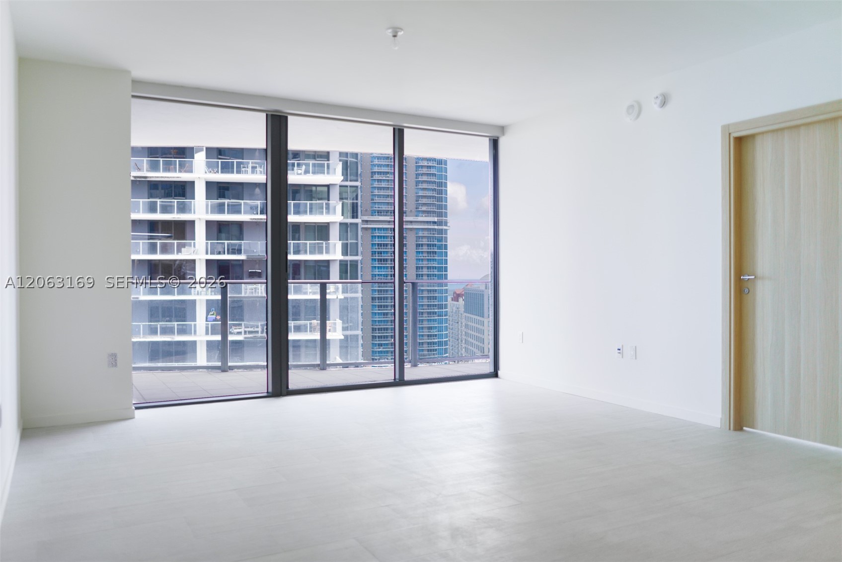 1000 Brickell Plz #4205, Miami FL 33131