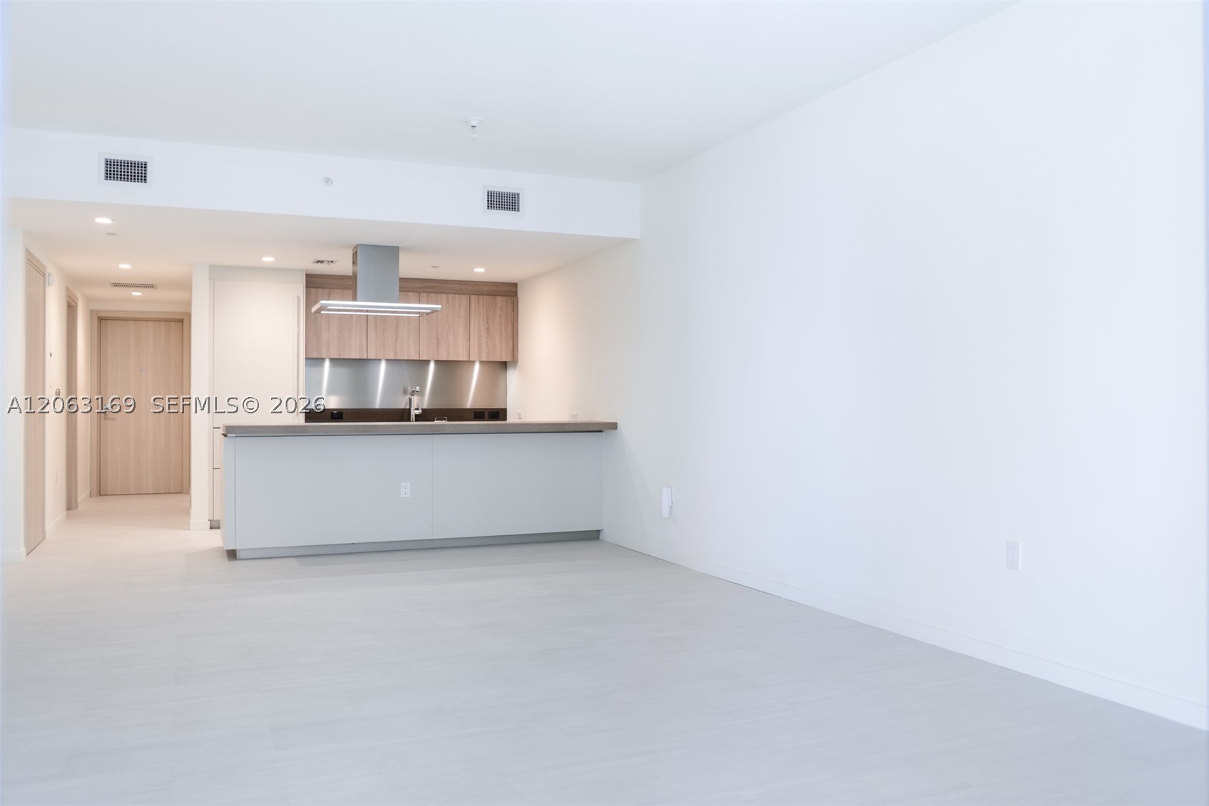 1000 Brickell Plz #4205, Miami FL 33131