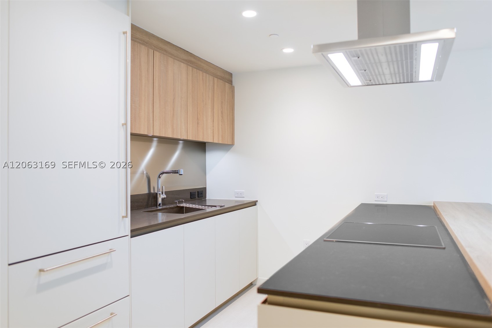 1000 Brickell Plz #4205, Miami FL 33131