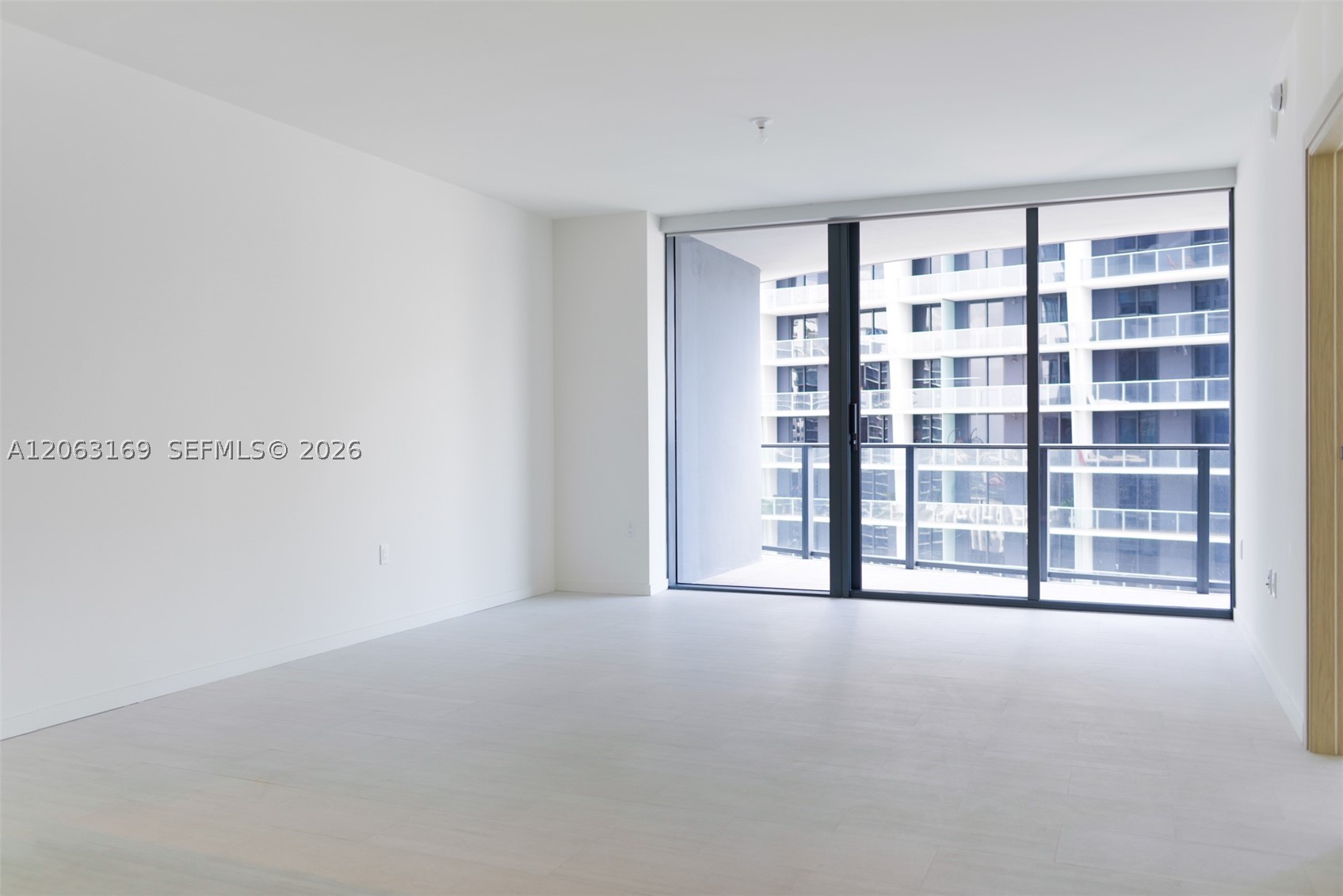 1000 Brickell Plz #4205, Miami FL 33131