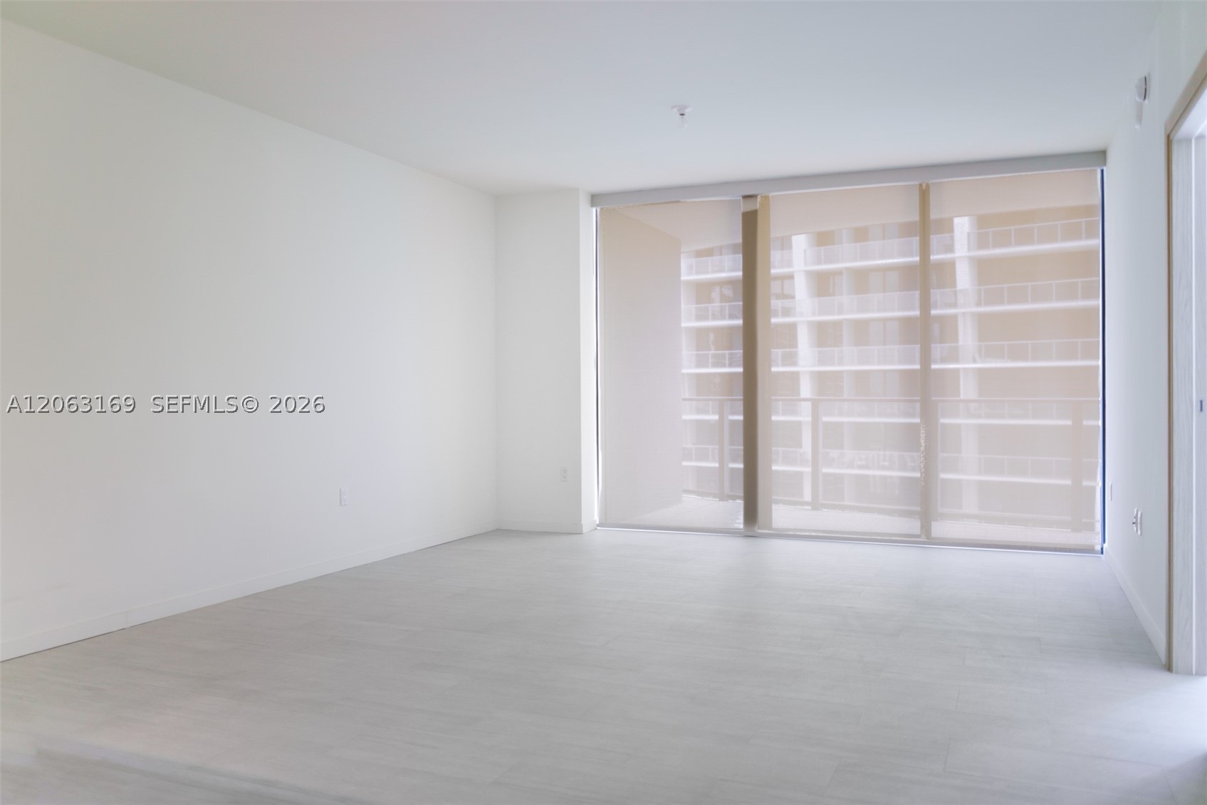 1000 Brickell Plz #4205, Miami FL 33131