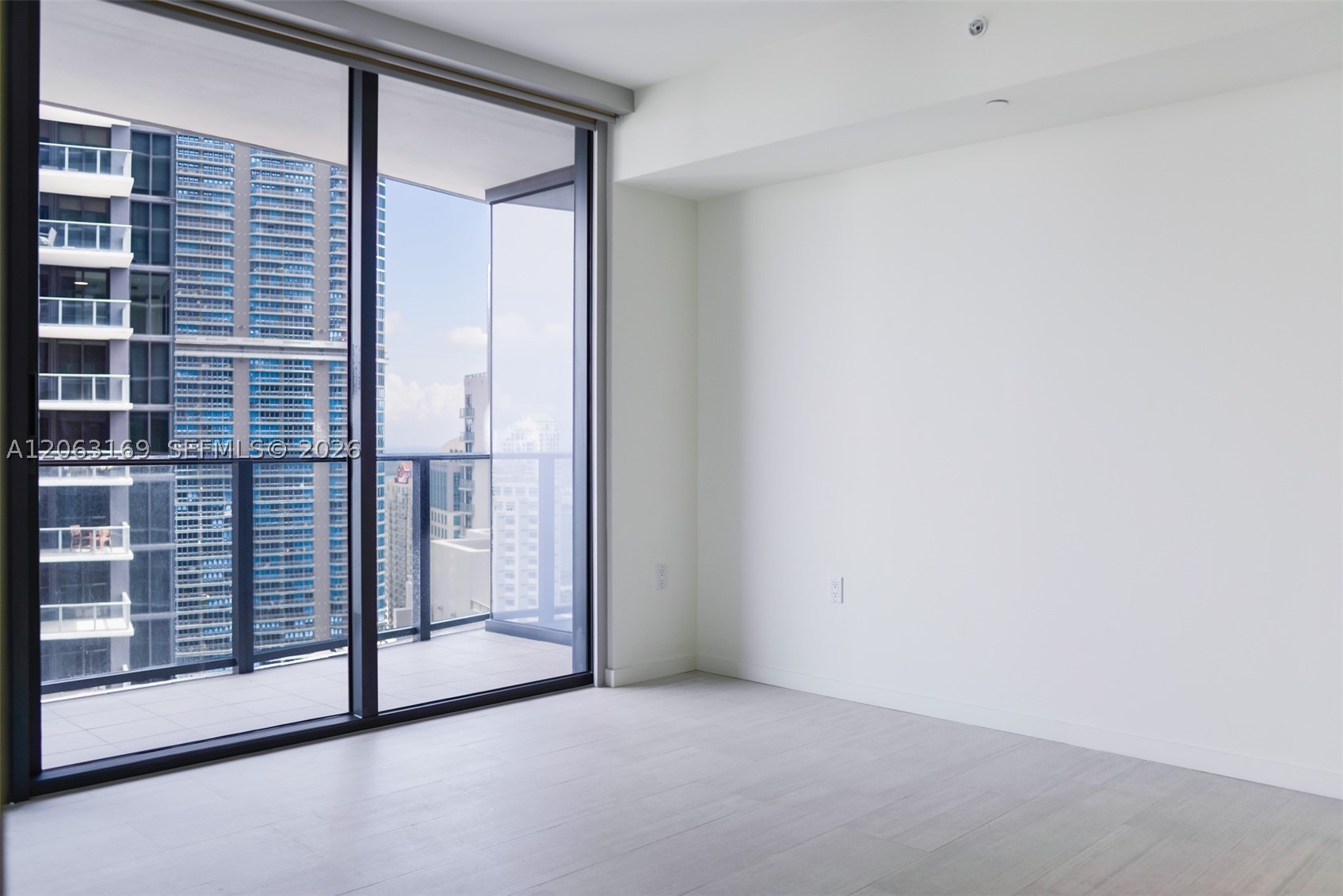 1000 Brickell Plz #4205, Miami FL 33131