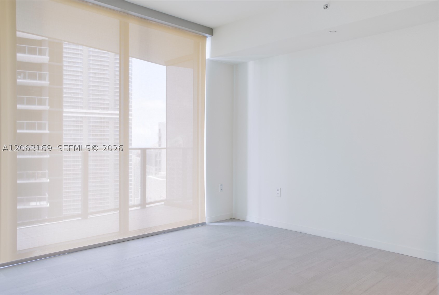1000 Brickell Plz #4205, Miami FL 33131