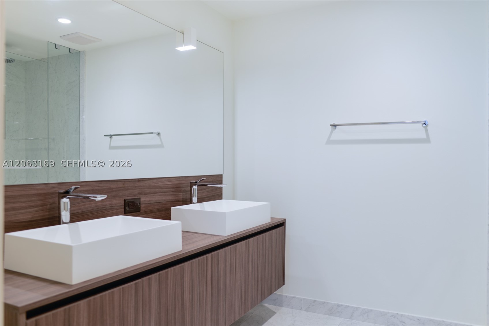 1000 Brickell Plz #4205, Miami FL 33131