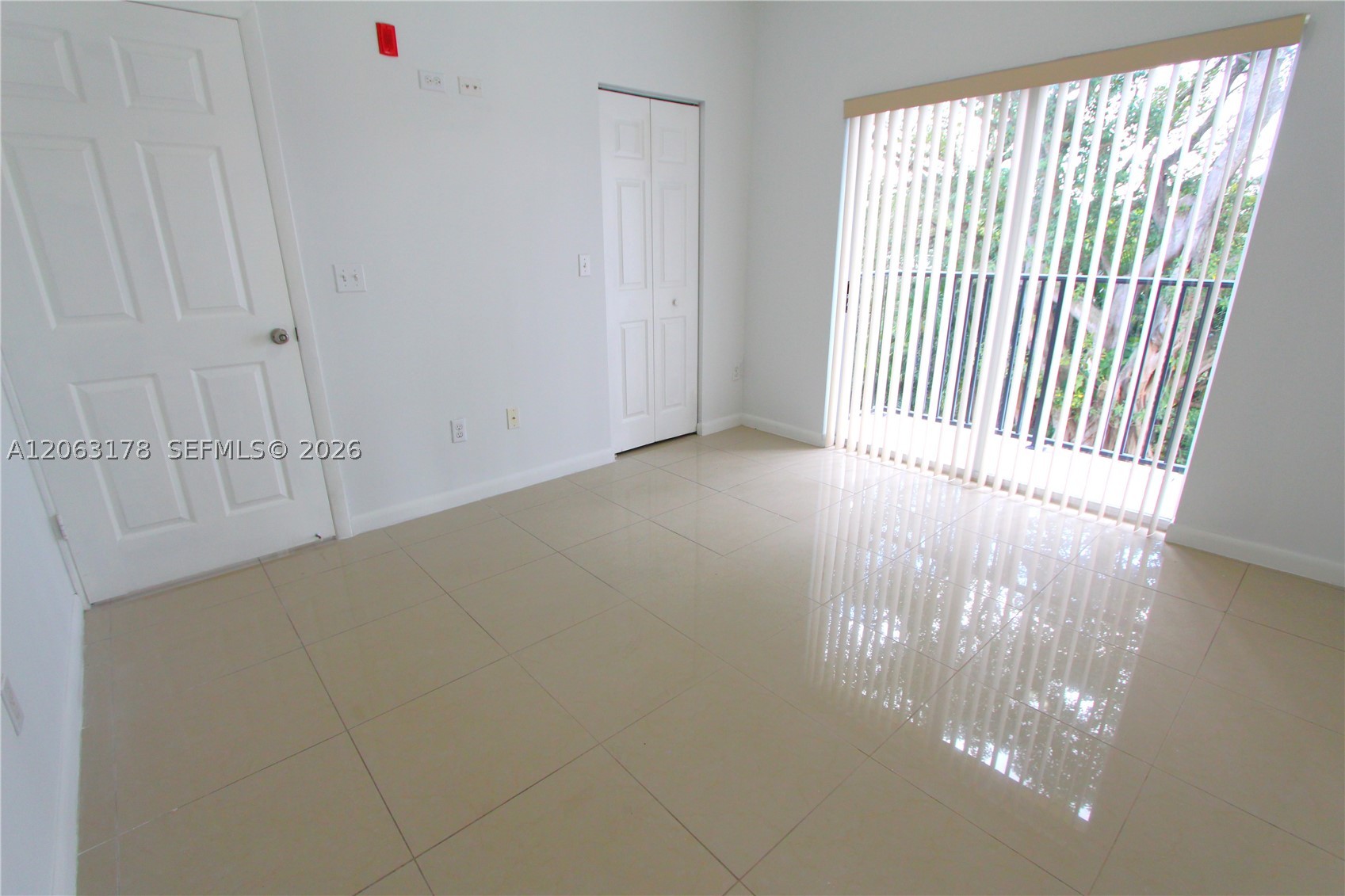 909 SW 15 AV #4, Miami FL 33135