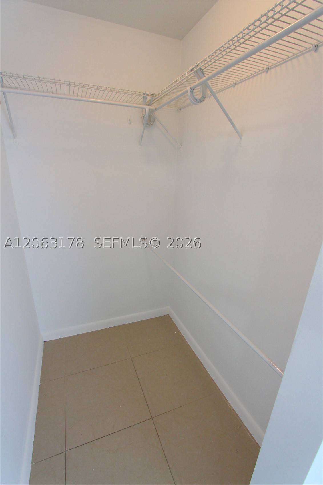 909 SW 15 AV #4, Miami FL 33135