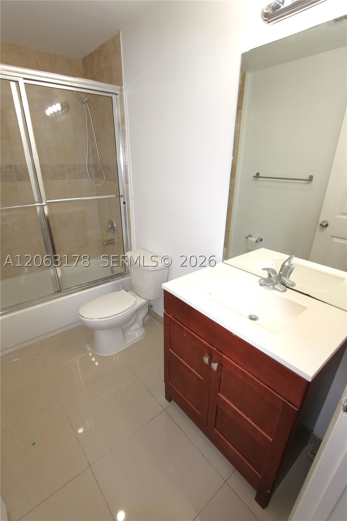 909 SW 15 AV #4, Miami FL 33135