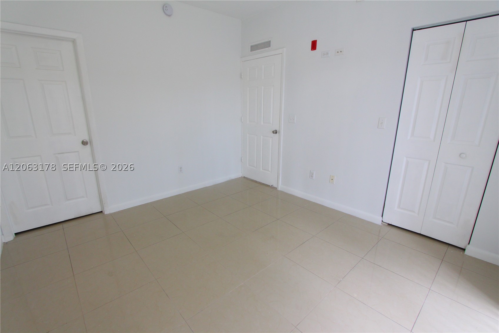 909 SW 15 AV #4, Miami FL 33135