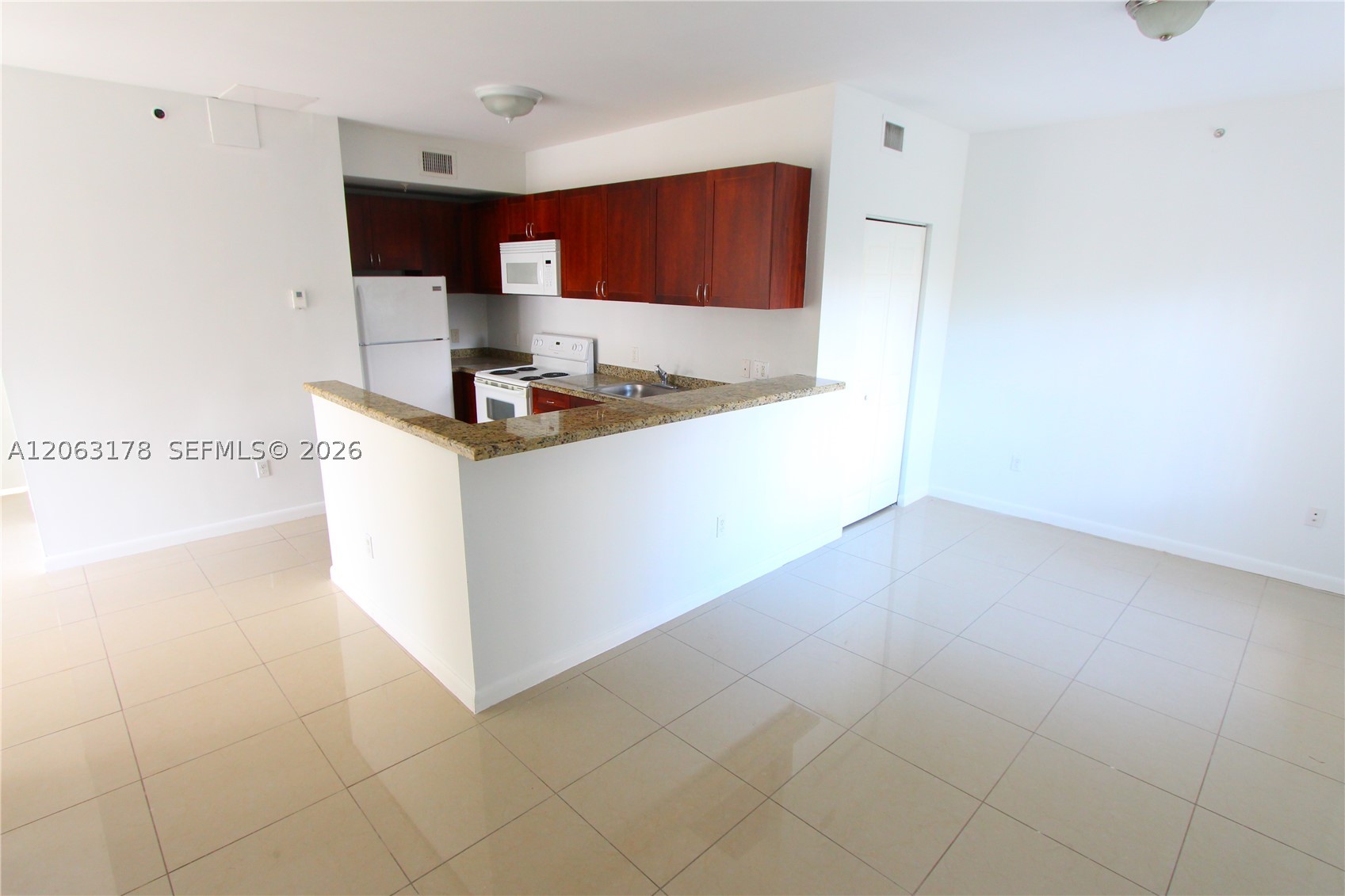 909 SW 15 AV #4, Miami FL 33135