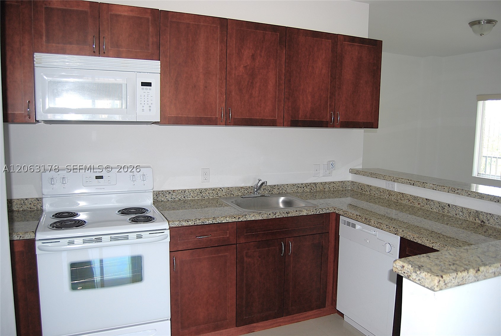 909 SW 15 AV #4, Miami FL 33135