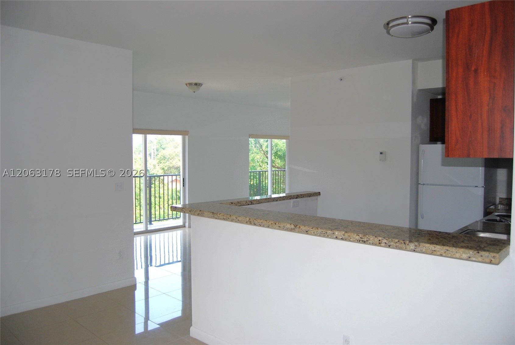 909 SW 15 AV #4, Miami FL 33135