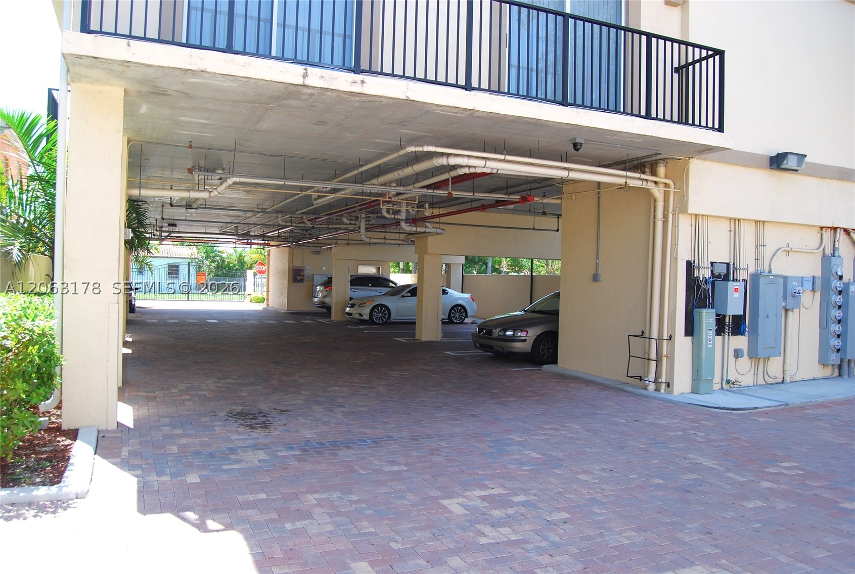 909 SW 15 AV #4, Miami FL 33135
