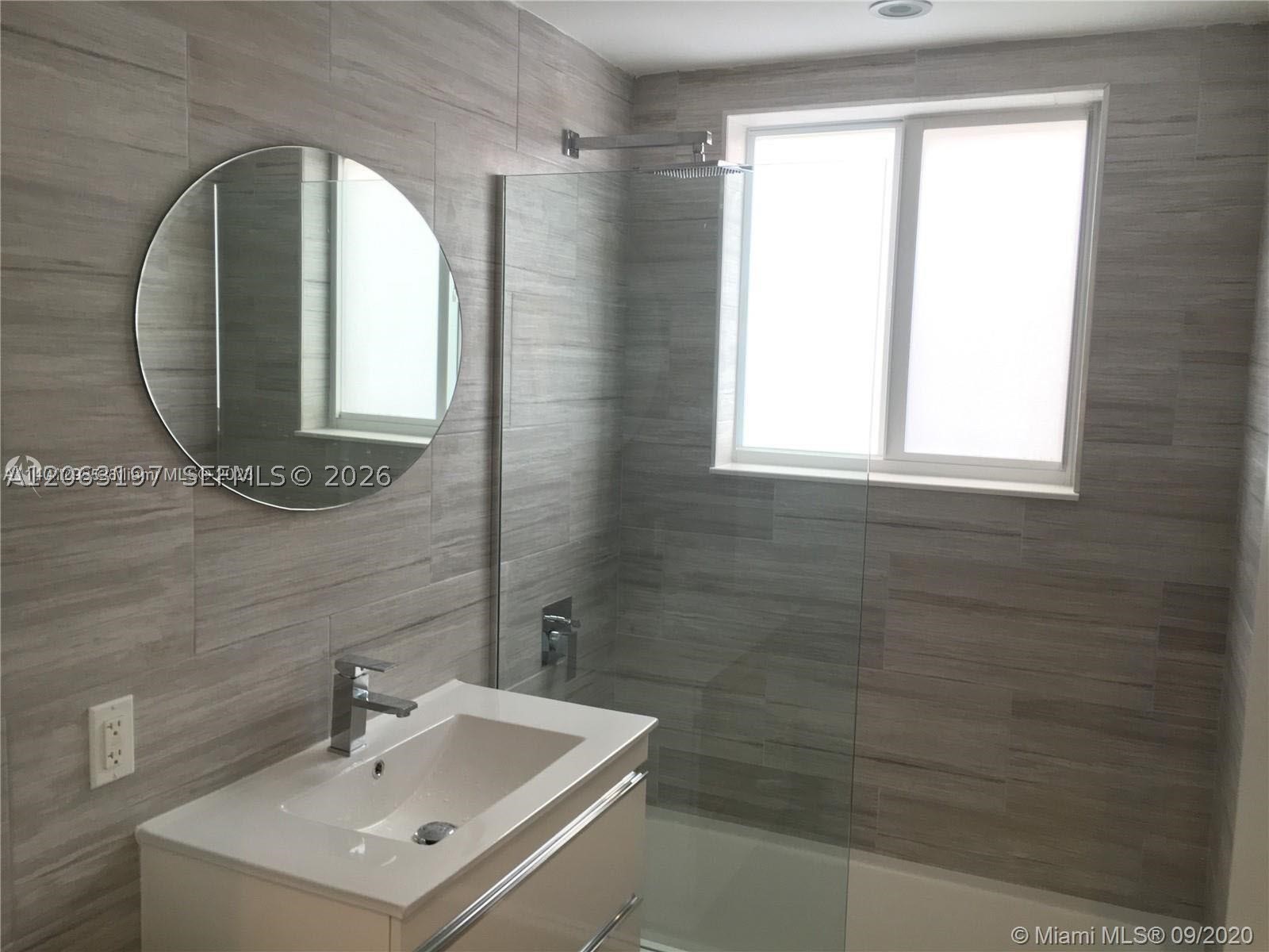 1620 Bay Rd, Miami Beach FL 33139