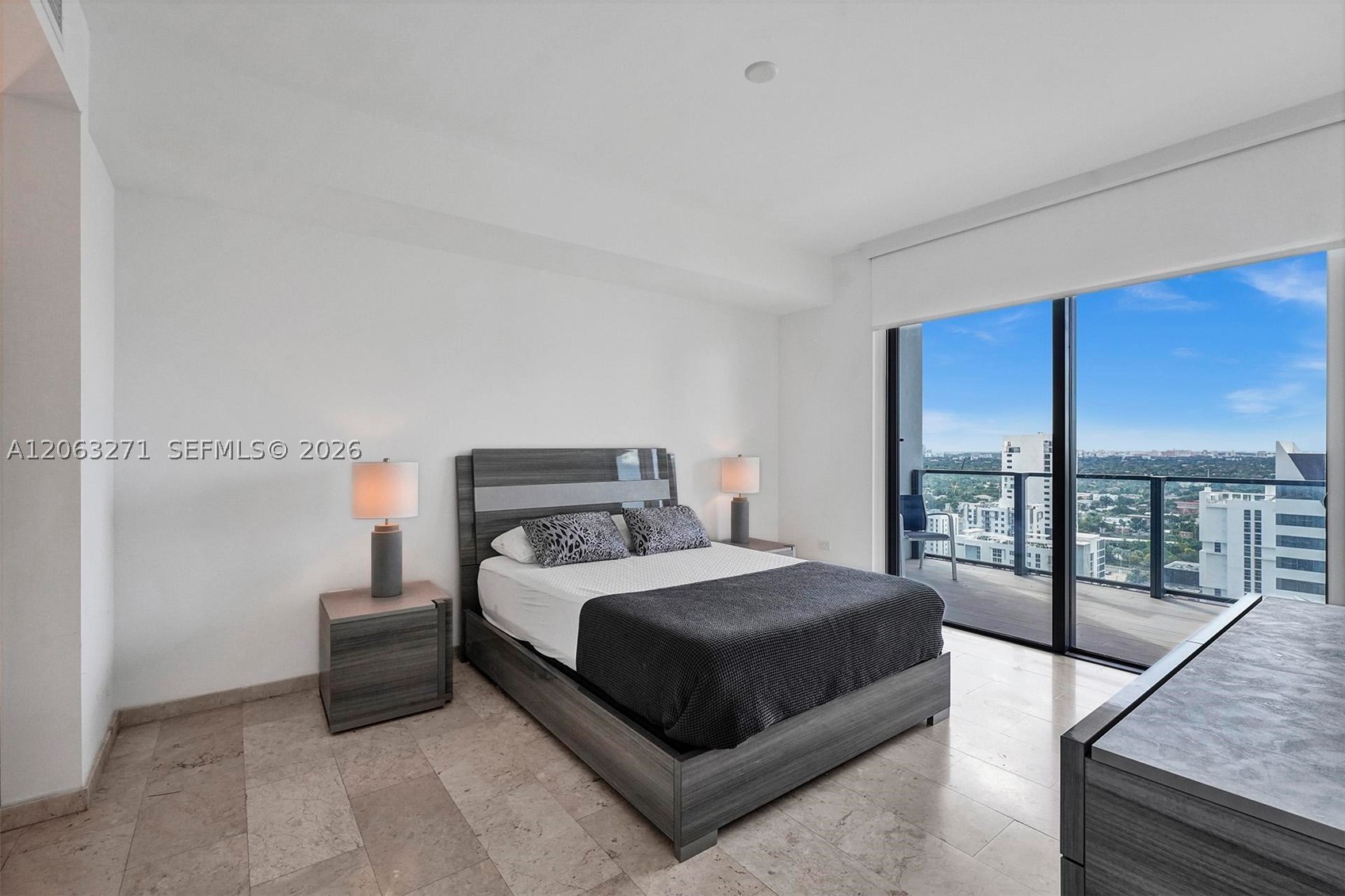 88 SW 7th St #2106, Miami FL 33130