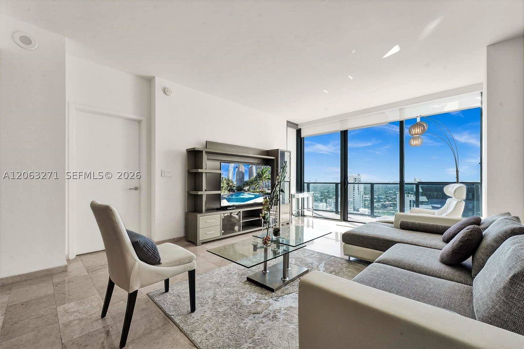 88 SW 7th St #2106, Miami FL 33130