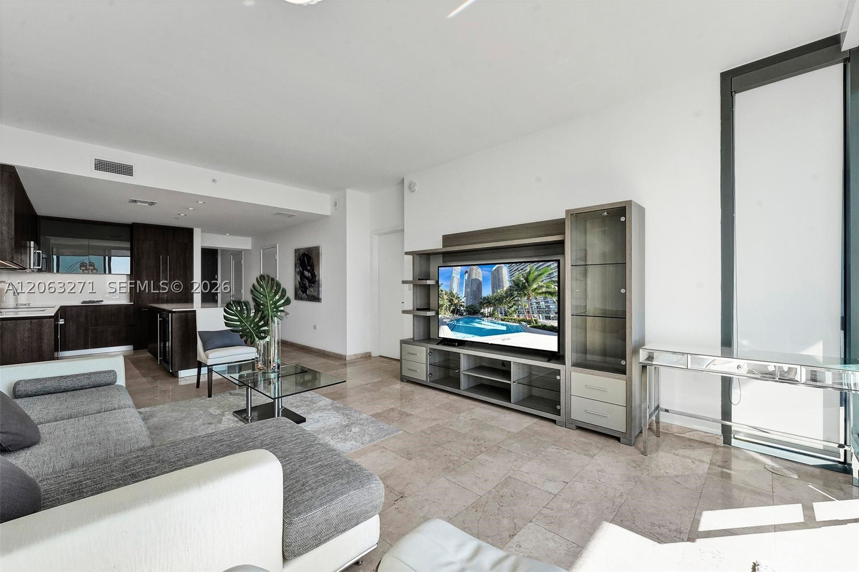 88 SW 7th St #2106, Miami FL 33130