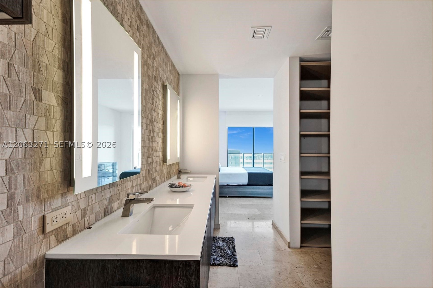 88 SW 7th St #2106, Miami FL 33130
