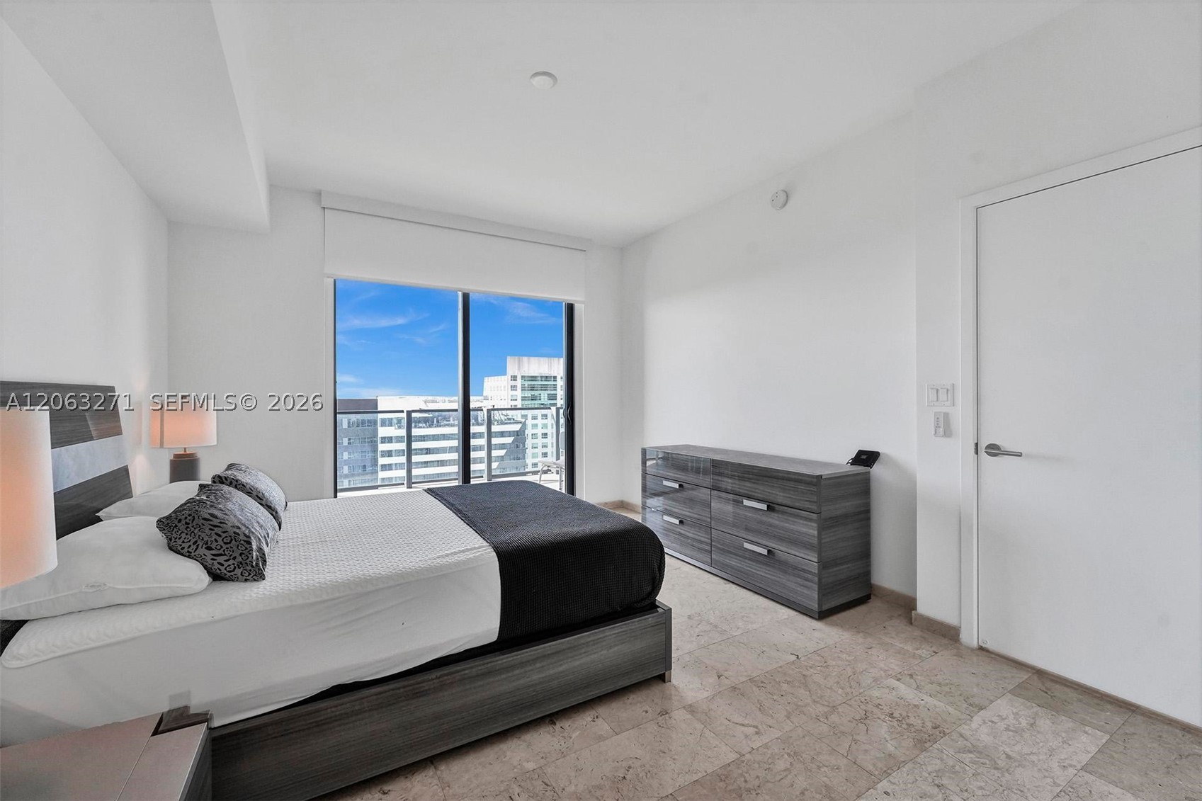 88 SW 7th St #2106, Miami FL 33130