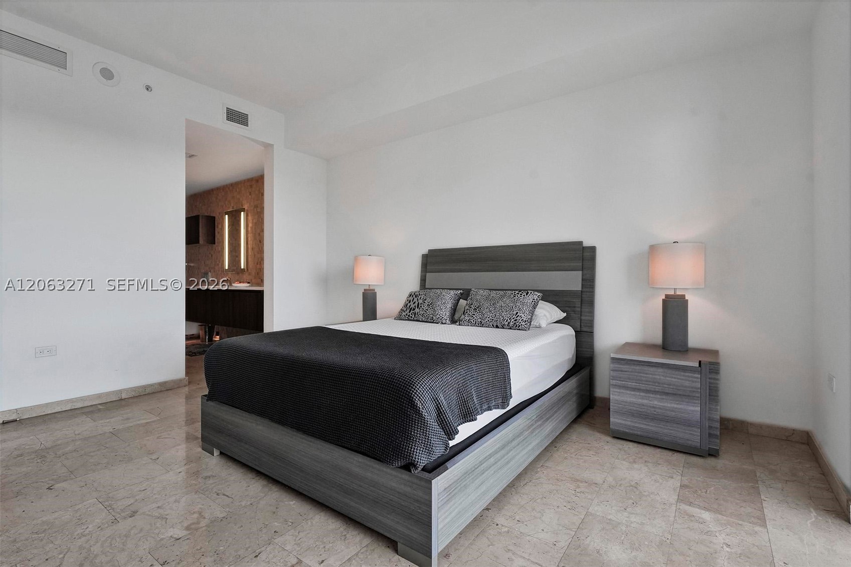88 SW 7th St #2106, Miami FL 33130
