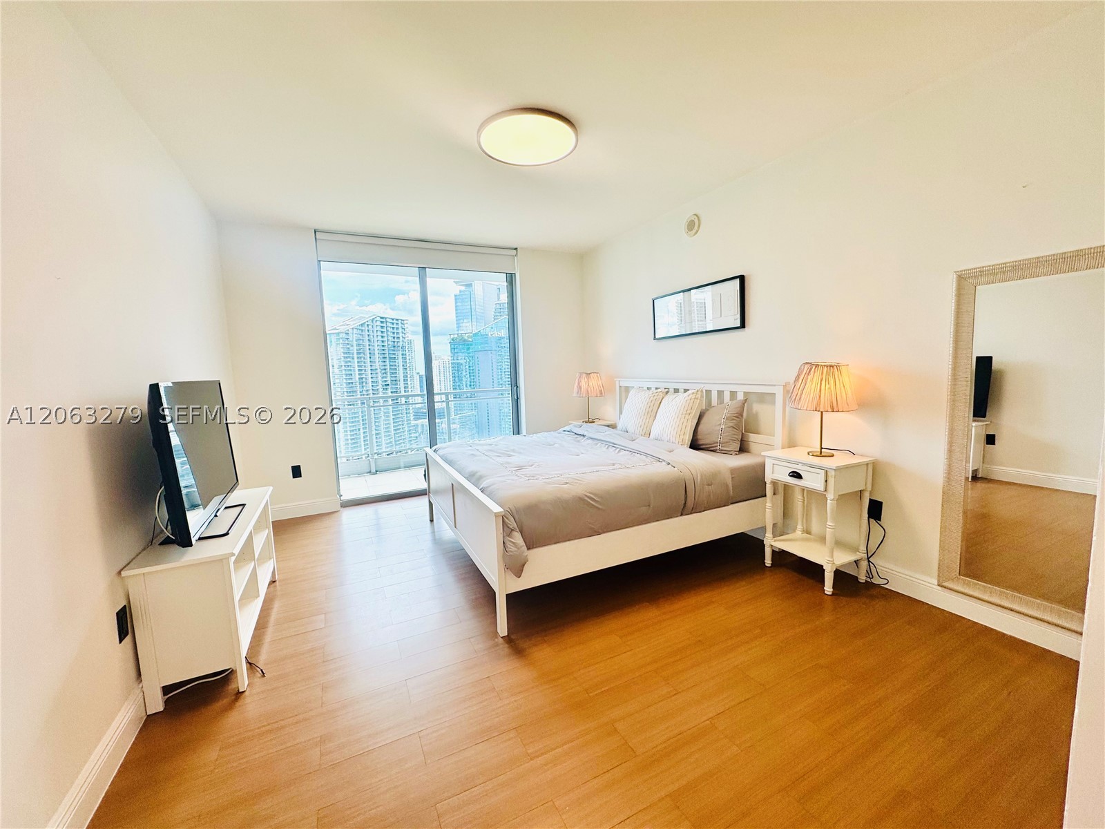 90 SW 3rd St #3902, Miami FL 33130