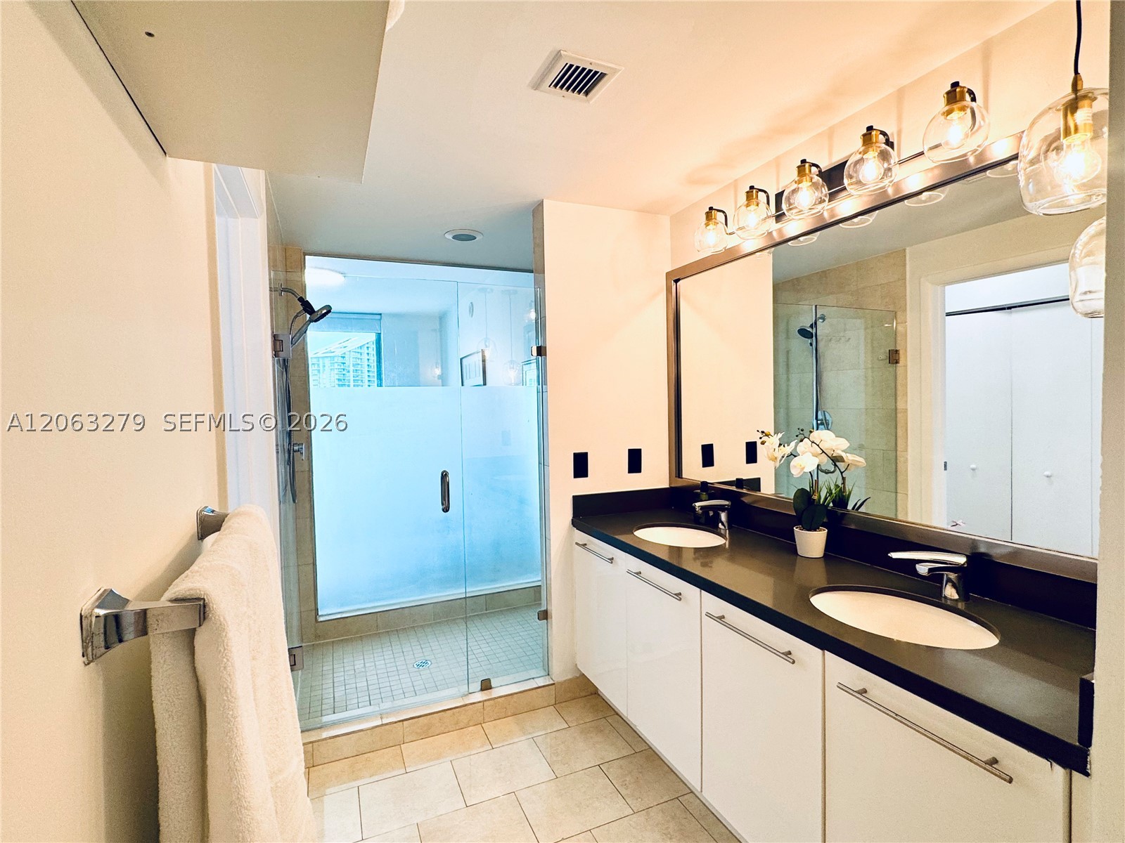 90 SW 3rd St #3902, Miami FL 33130