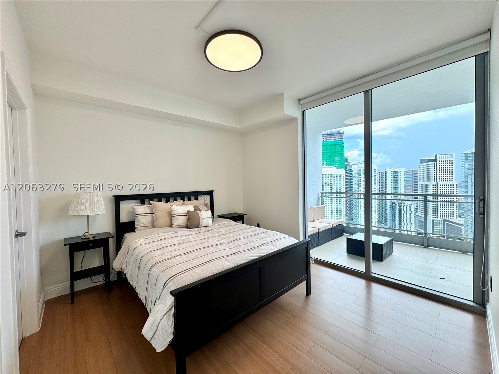 90 SW 3rd St #3902, Miami FL 33130