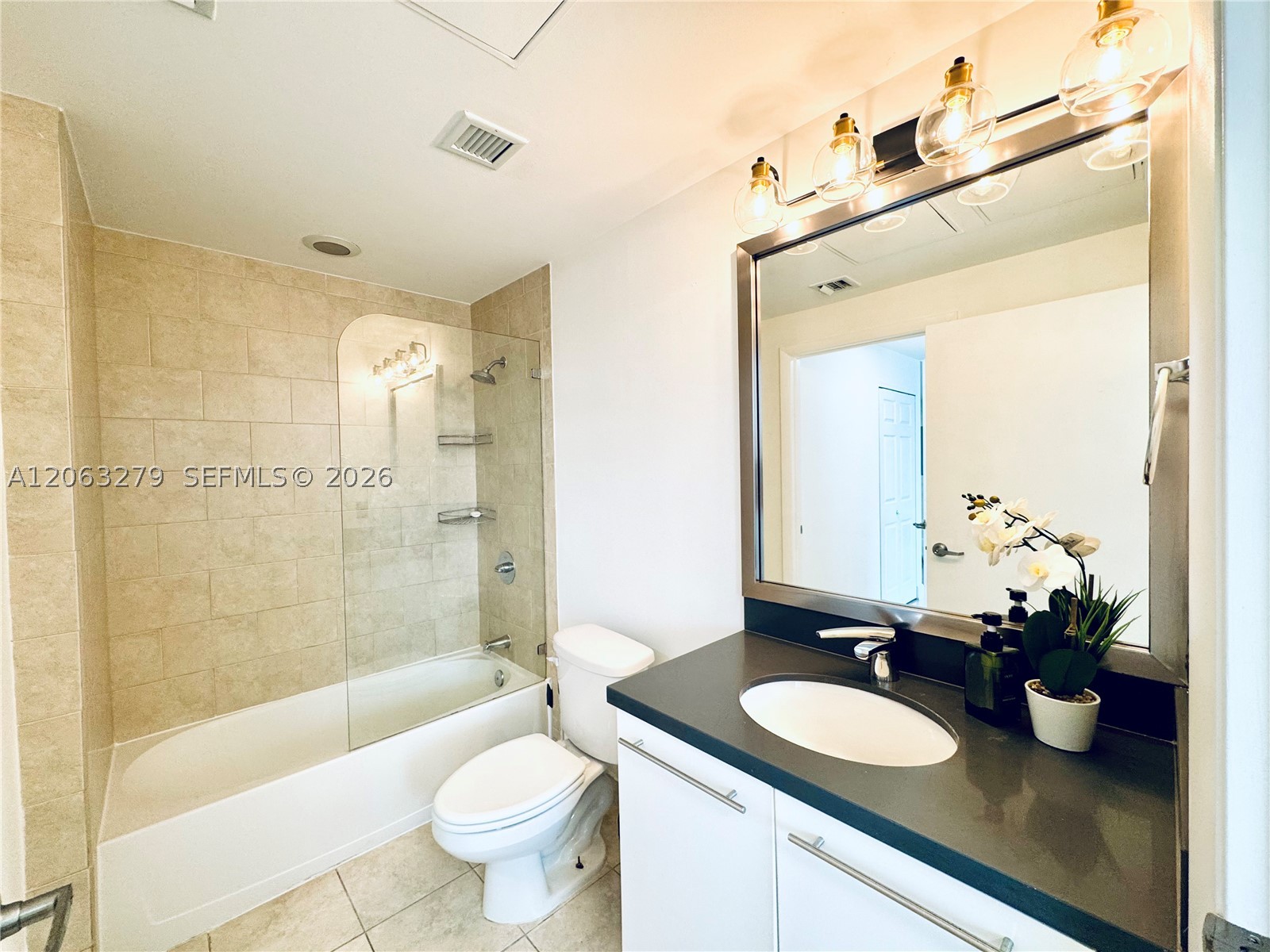 90 SW 3rd St #3902, Miami FL 33130