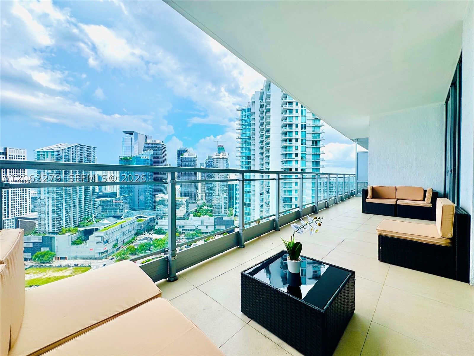 90 SW 3rd St #3902, Miami FL 33130