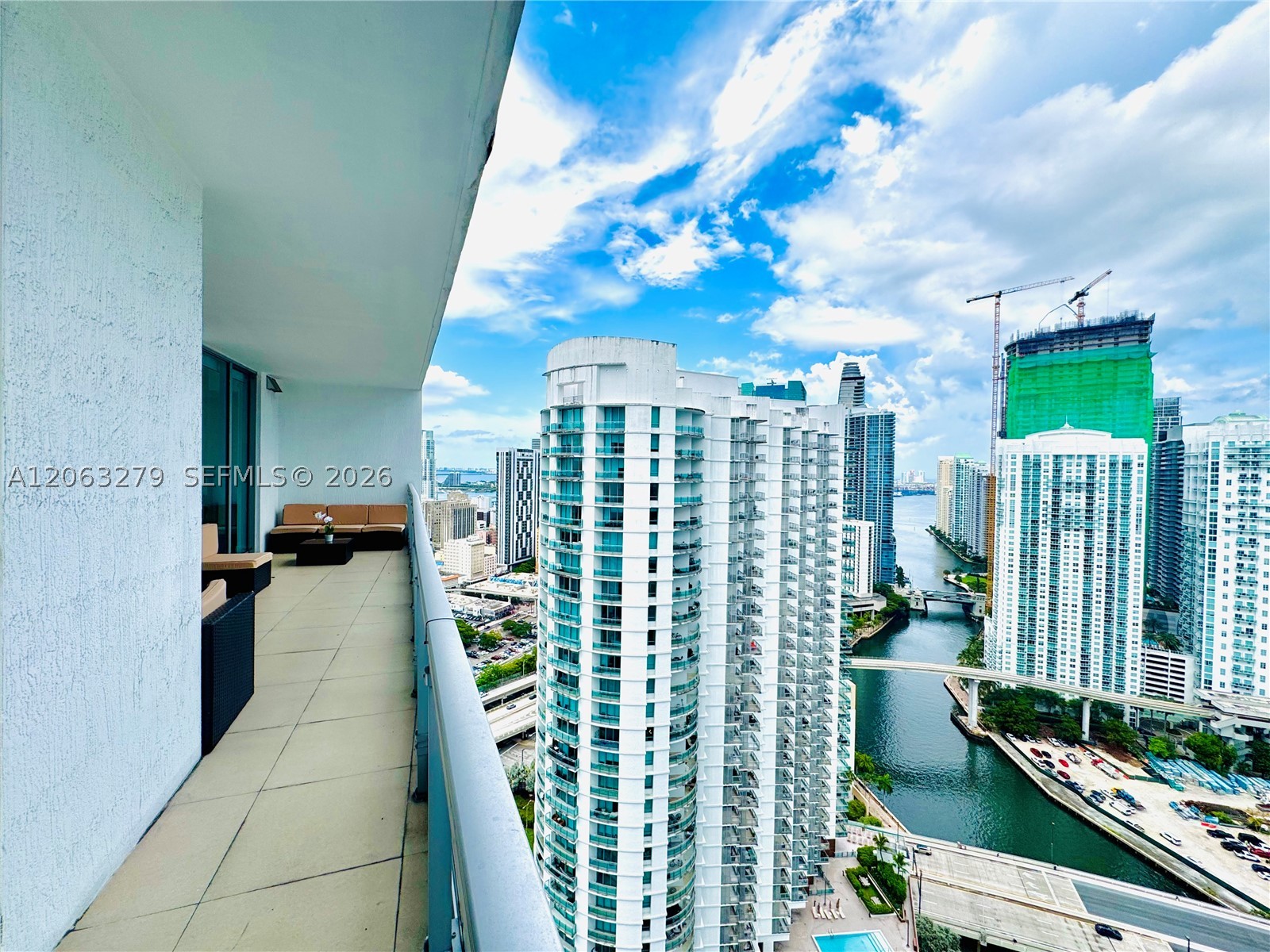 90 SW 3rd St #3902, Miami FL 33130