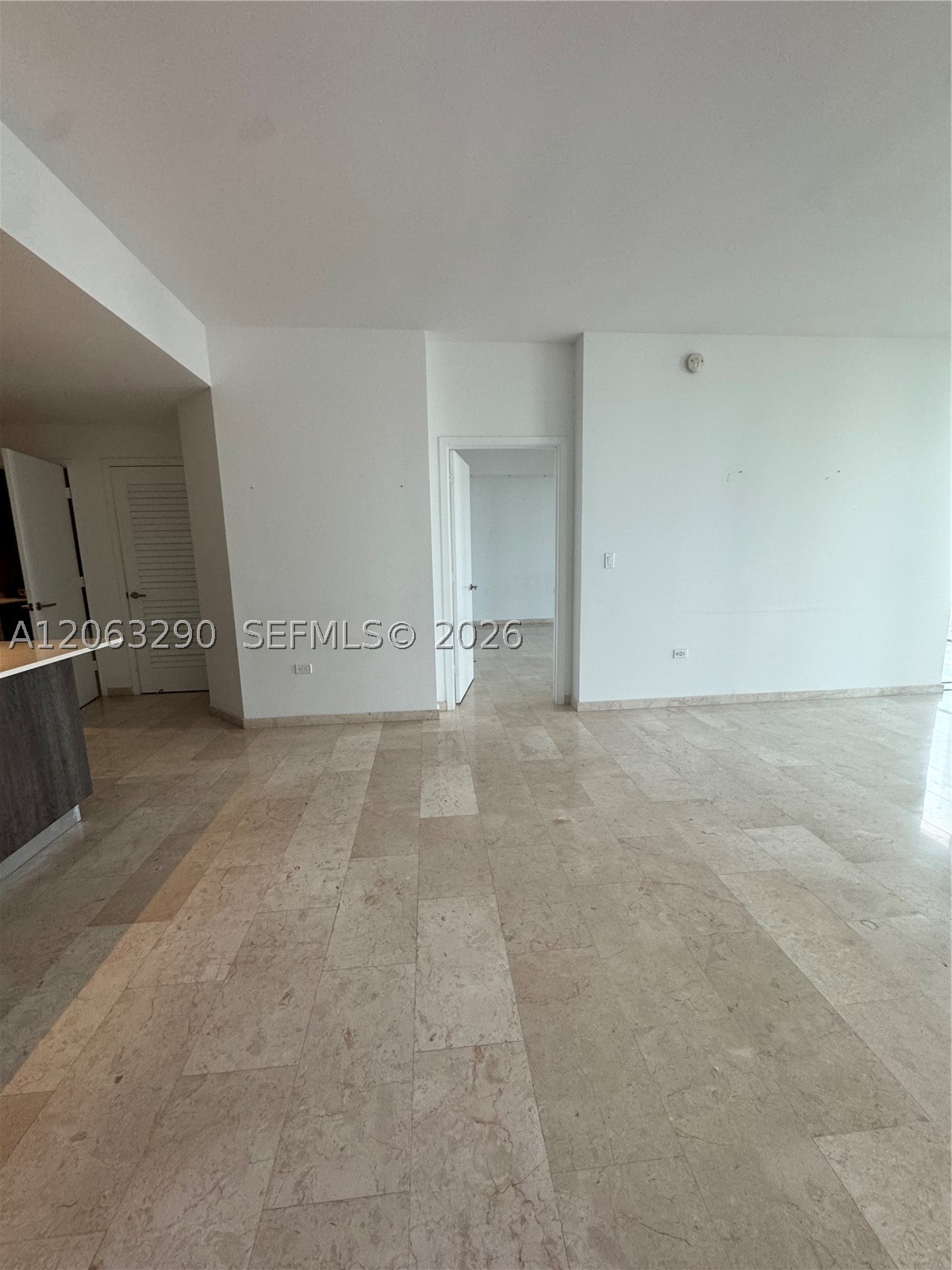 88 SW 7th St #2403, Miami FL 33130