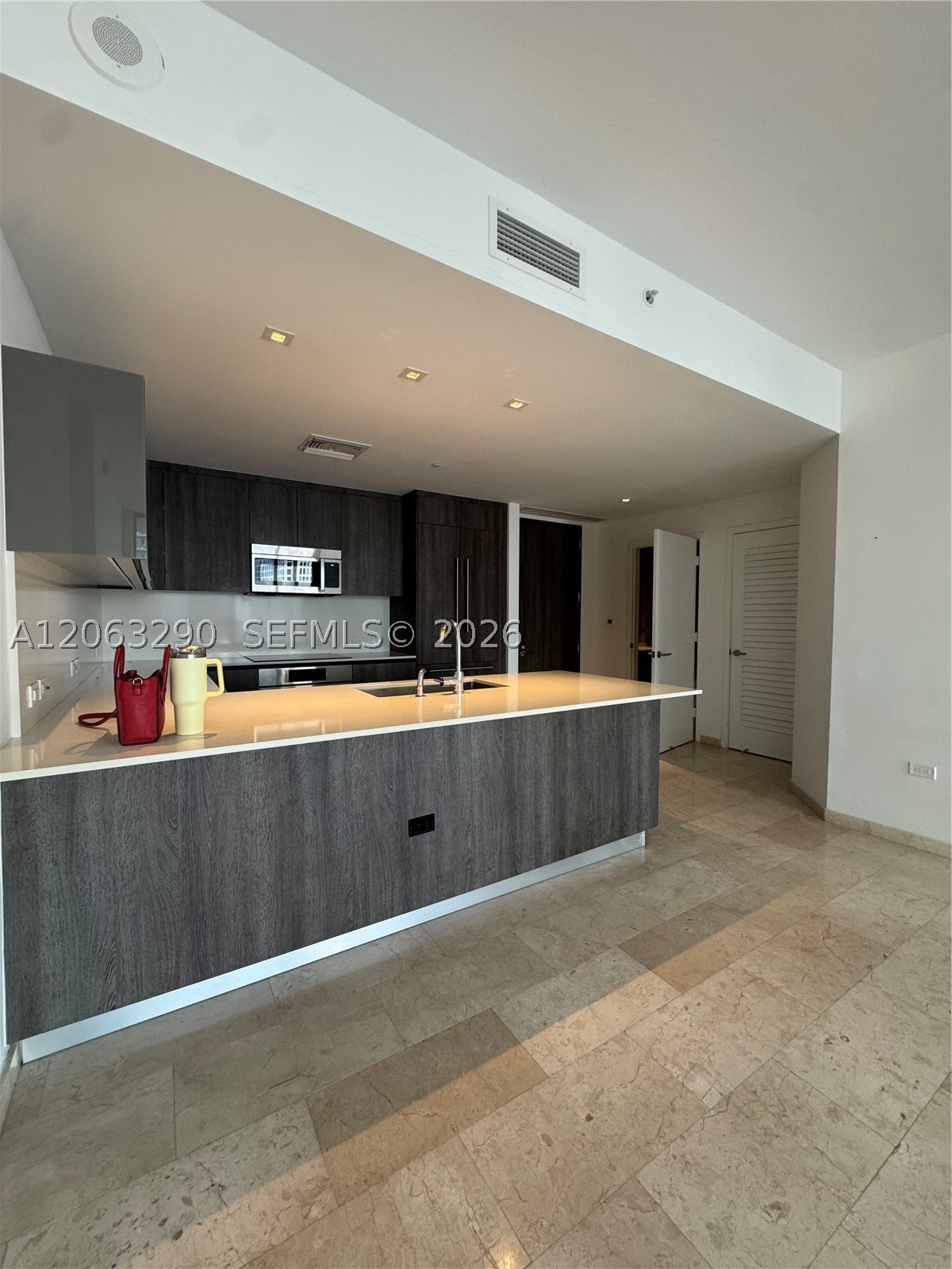88 SW 7th St #2403, Miami FL 33130