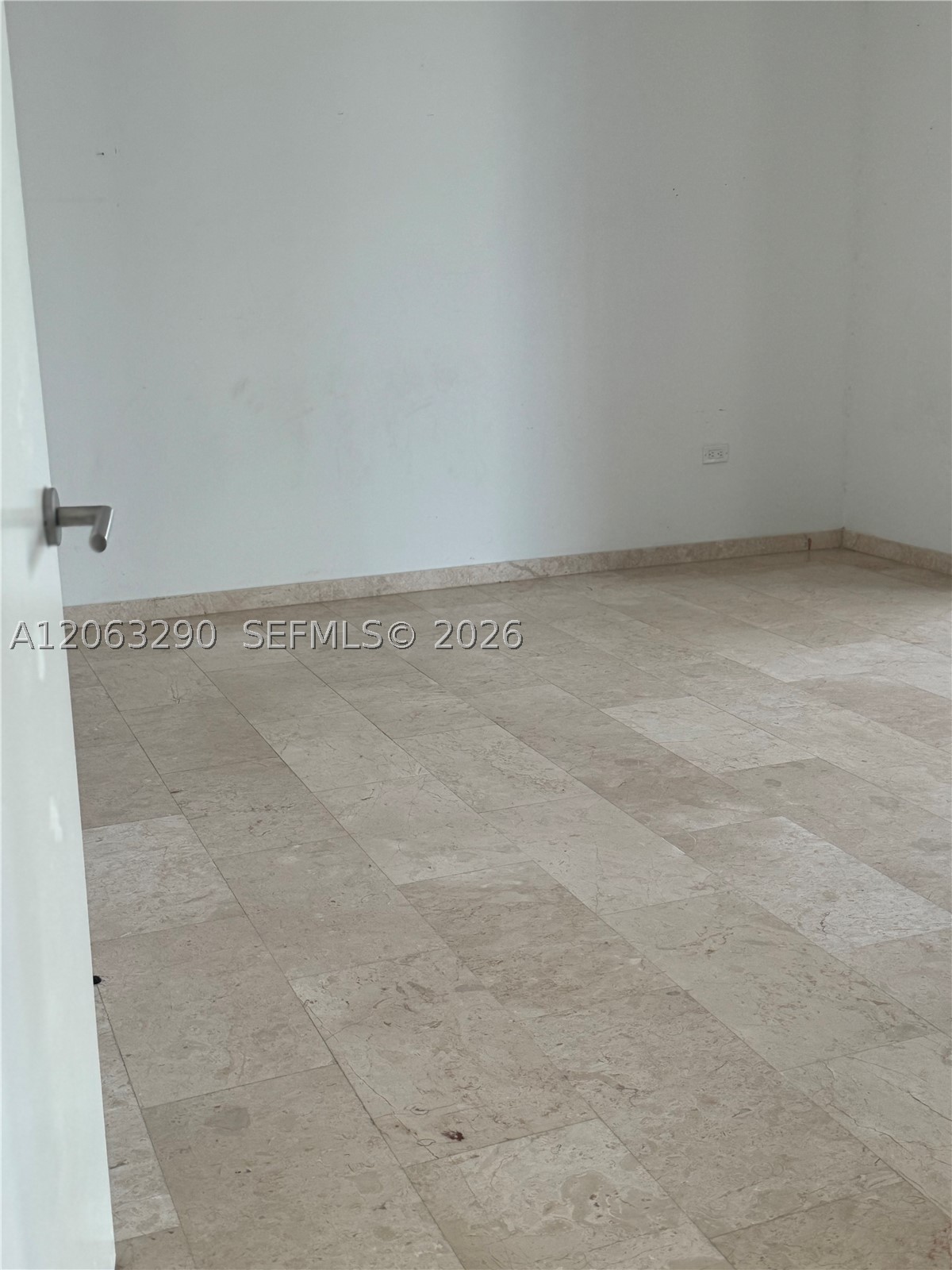 88 SW 7th St #2403, Miami FL 33130