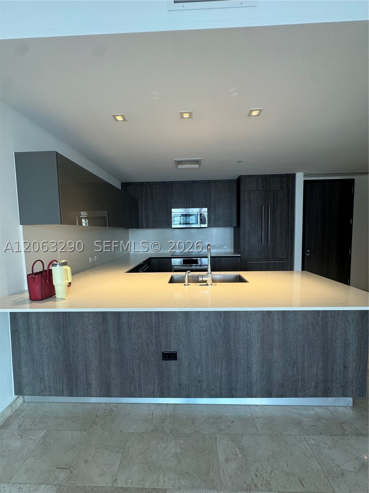 88 SW 7th St #2403, Miami FL 33130