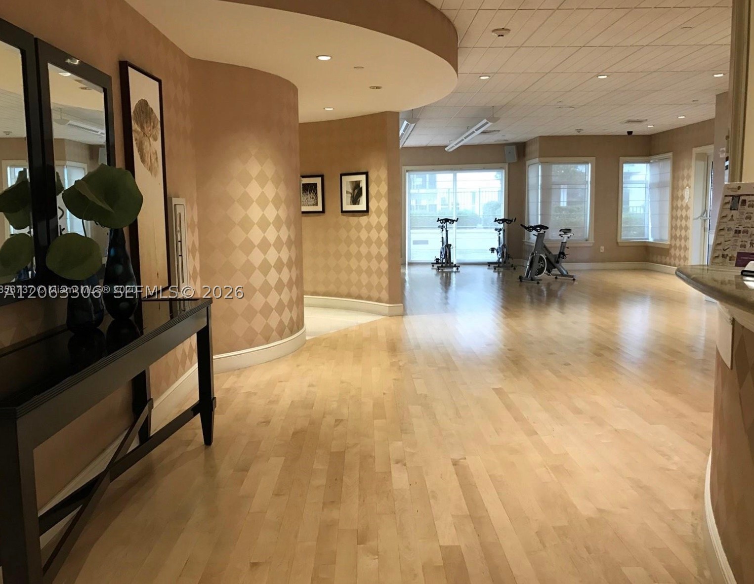 20000 E Country Club Dr #114, Aventura FL 33180