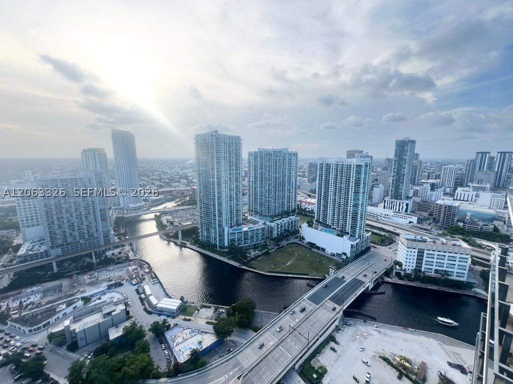68 SE 6th St #3810, Miami FL 33131